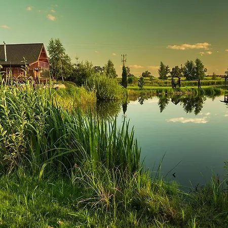 Dom Nad Stawem Z Balia